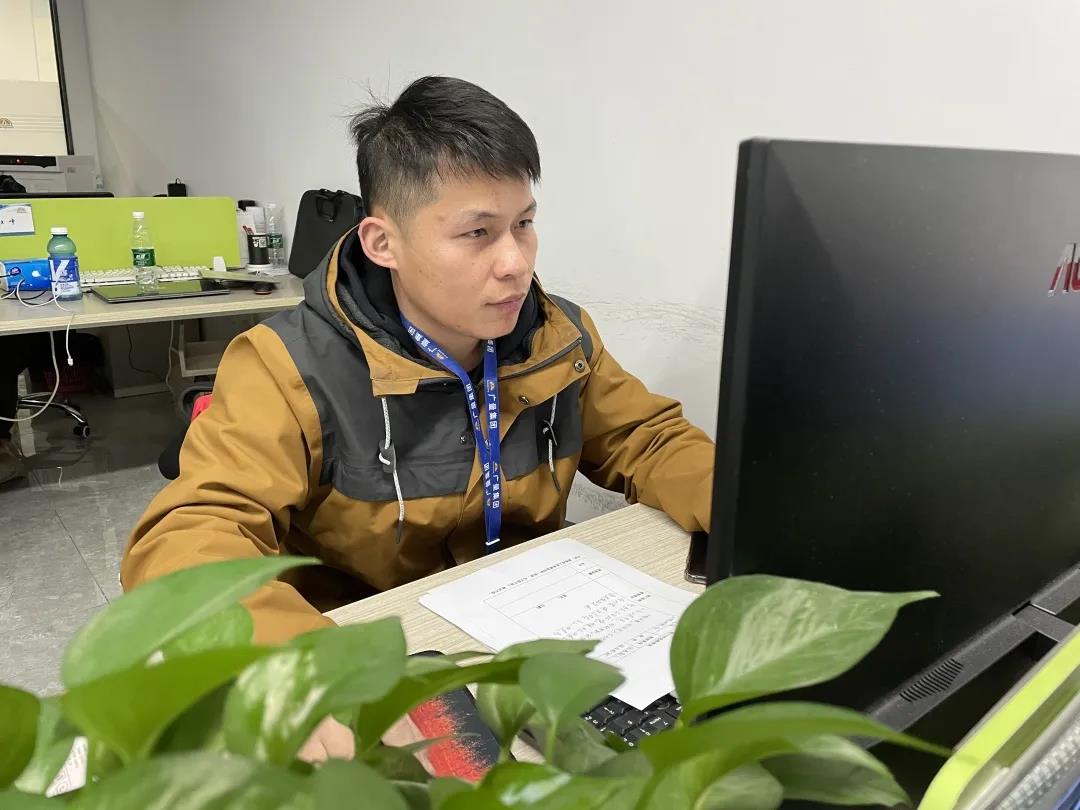 喜讯丨W66最给力的老牌娱乐测绘公司熊慈斌喜提“广东省手艺能手”声誉称呼！！！