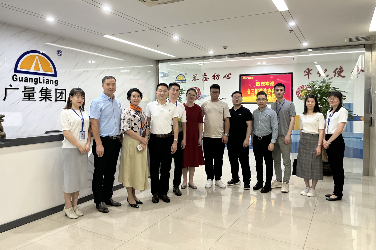 广东省三旧刷新协会秘书长田灼烁一行走访调研W66最给力的老牌娱乐集团