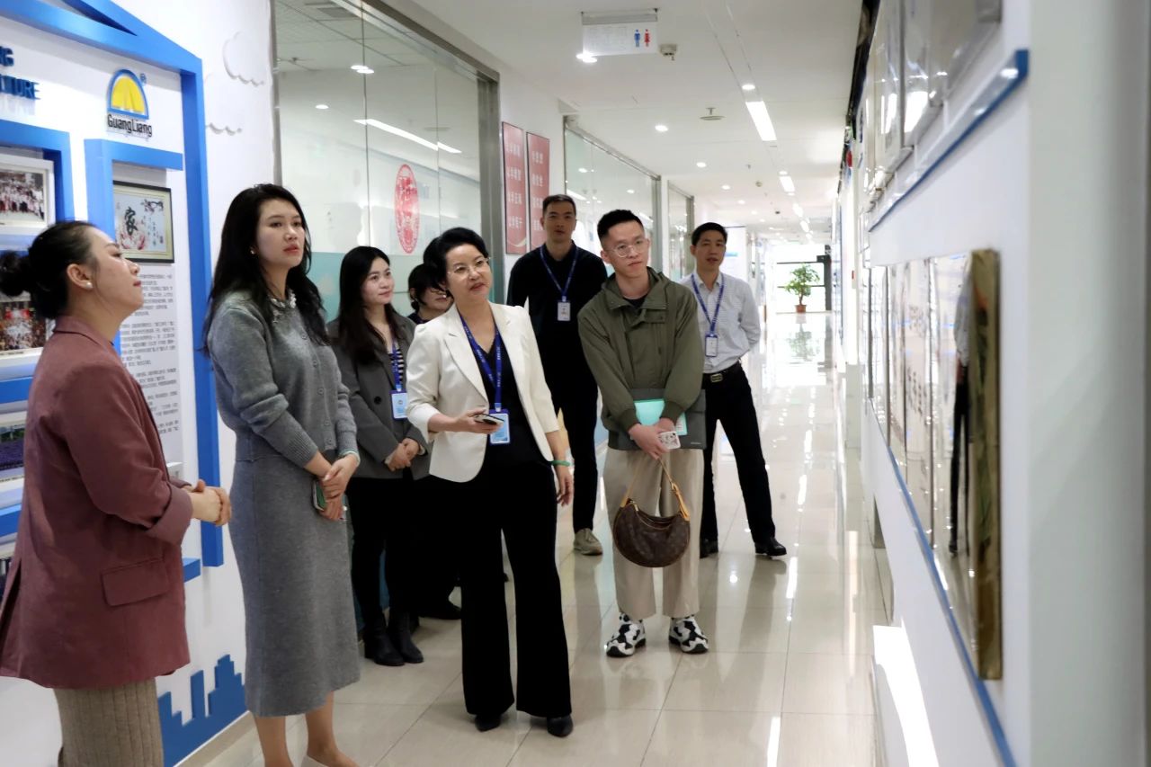 东莞市都会更新协会向导一行莅临W66最给力的老牌娱乐集团旅行交流