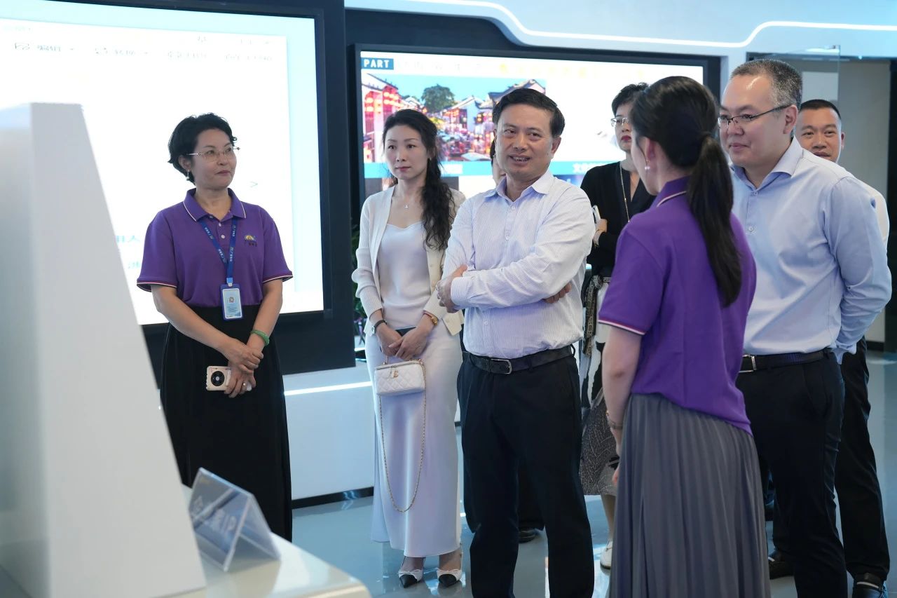 民盈集团、、、天安数码城向导一行莅临W66最给力的老牌娱乐集团旅行交流