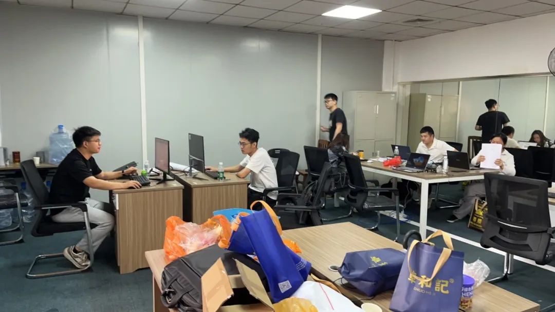 《致敬，，奋斗的青春》