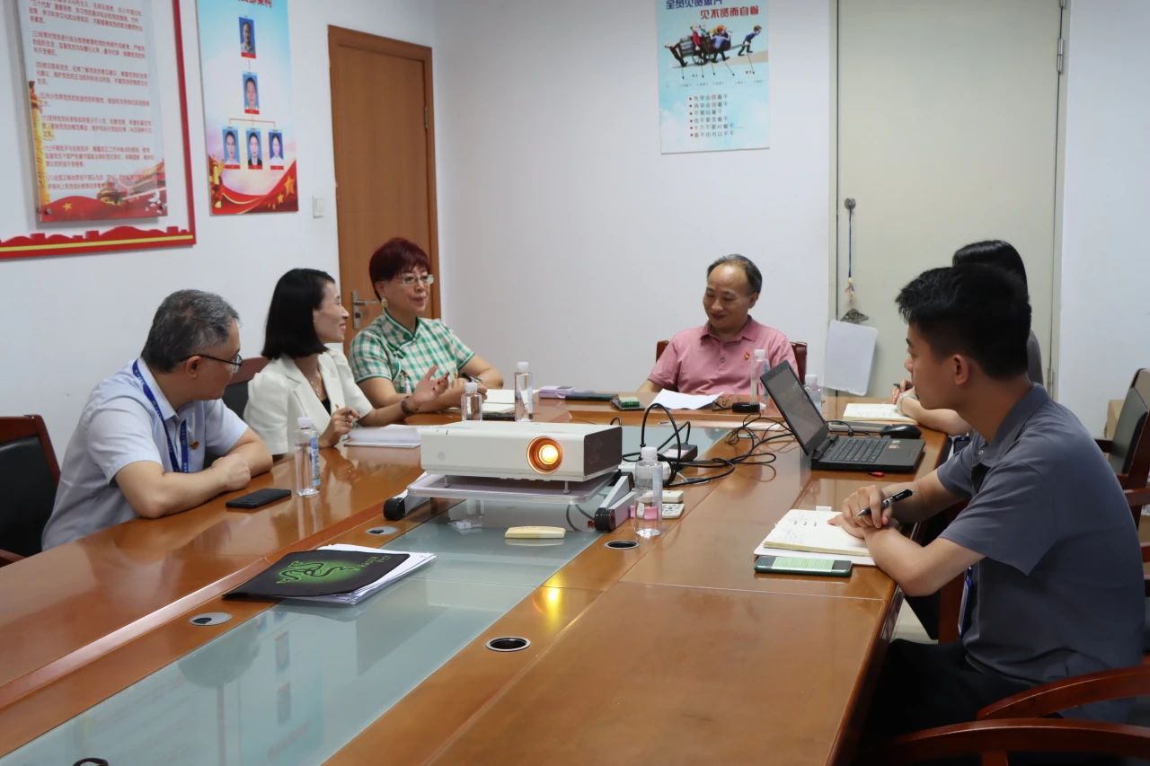 党旗飘扬，，，共庆绚烂