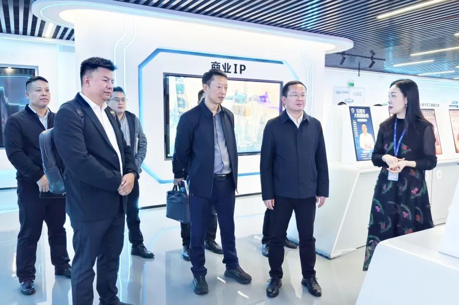 铜仁市大数据局党组书记、、局长雷宏一行莅临W66最给力的老牌娱乐集团旅行交流